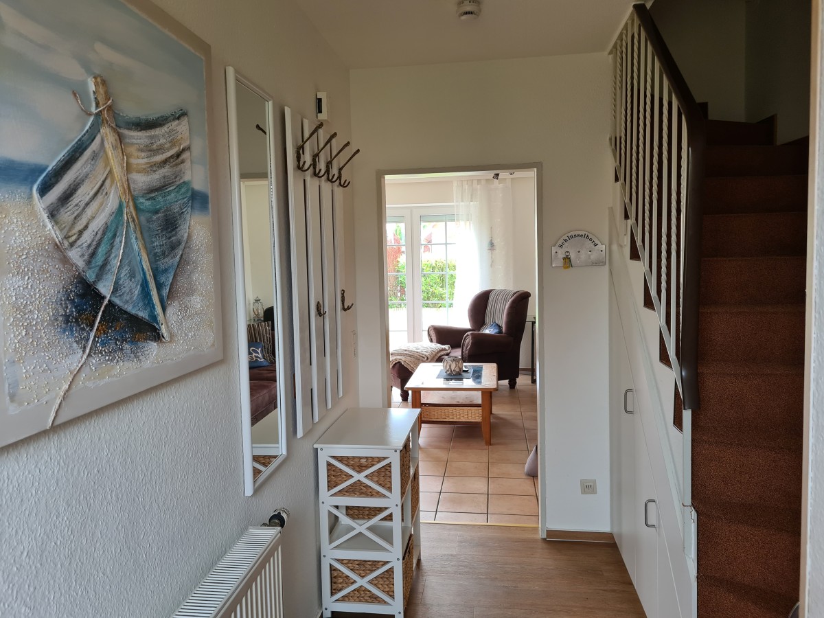Flur Eingangsbereich und Treppe zum Obergeschoss